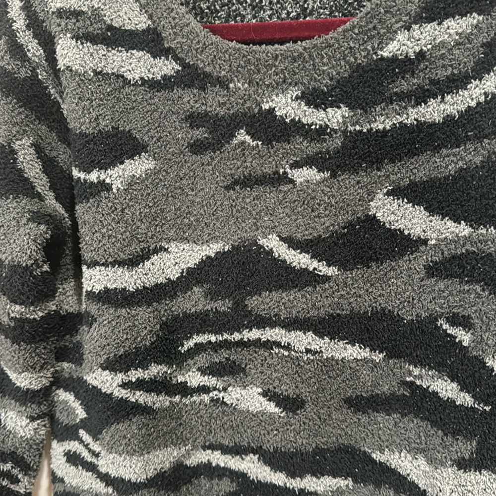 BAREFOOT DREAMS COZY CHIC CAMO PRINT CREWNECK - Picture 4 of 7